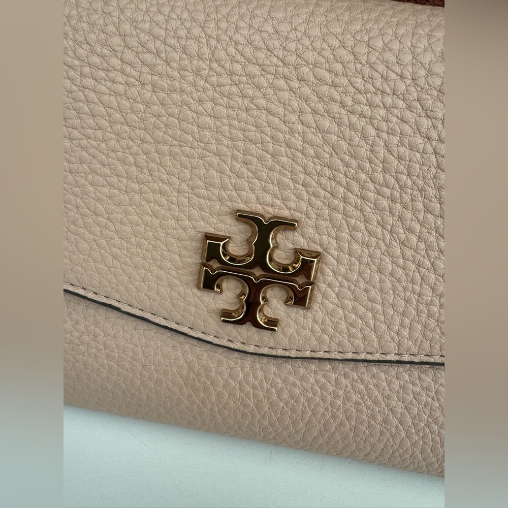 Tory Burch Cream Pebble Leather Kira Clutch with Gold Logo - Picture 3 of 10